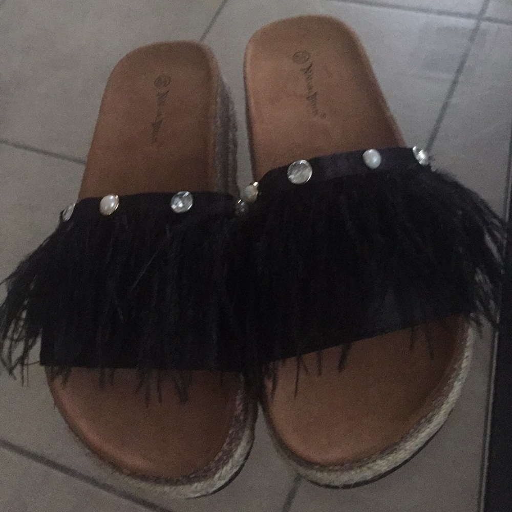 Nature breeze black feather sandals size 5.5M